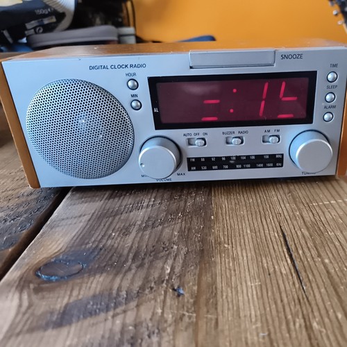 Digital clock alarm radio wcr - clock,