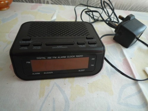 Digital fm alarm clock - am/fm,